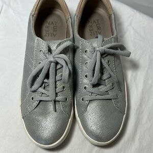 Naturalizer Textured Silver Leather Sneakers, 7.5M